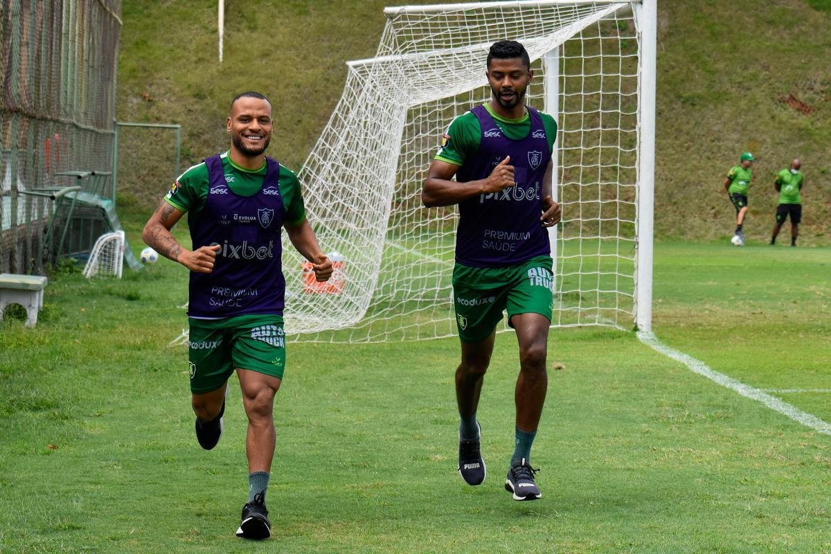 Fotos do treino do Amrica nesta sexta-feira (19), no CT Lanna Drumond, antes de viajar ao Rio de Janeiro para enfrentar o Fluminense