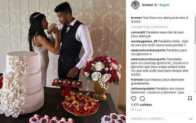 O zagueiro Bremer aproveitou as frias para entrar no time dos casados