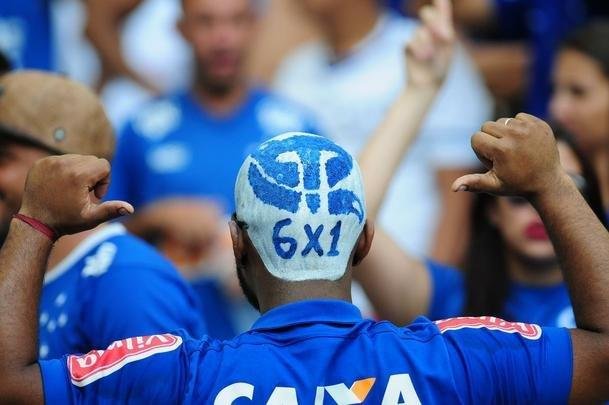 Imagens da torcida do Cruzeiro no clssico contra o Atltico, no Mineiro