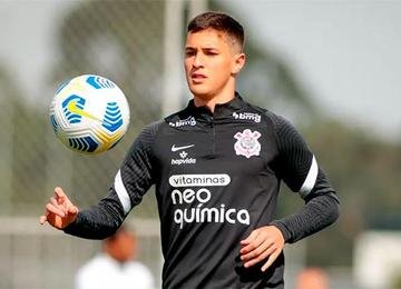 Corinthians tem contrato com o meio-campista até o fim de 2023 e já recebeu contato do clube celeste