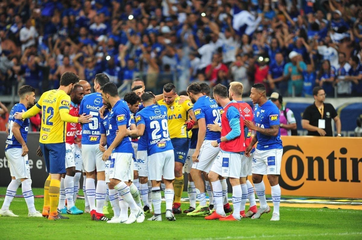 Fbio foi decisivo nos pnaltis, fez trs defesas e colocou o Cruzeiro nas semifinais da Copa do Brasil