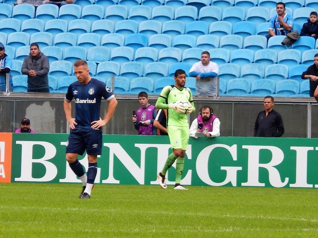 Amrica lutou muito, mas foi derrotado pelo Grmio por 1 a 0, em Porto Alegre 
