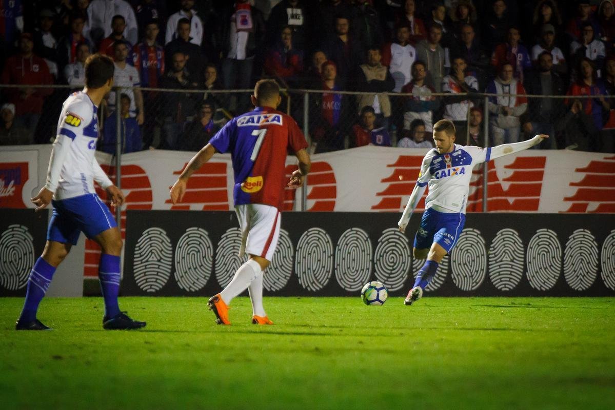 Fotos de Paran x Cruzeiro, na Vila Capanema, em Curitiba, pela 12 rodada do Campeonato Brasileiro