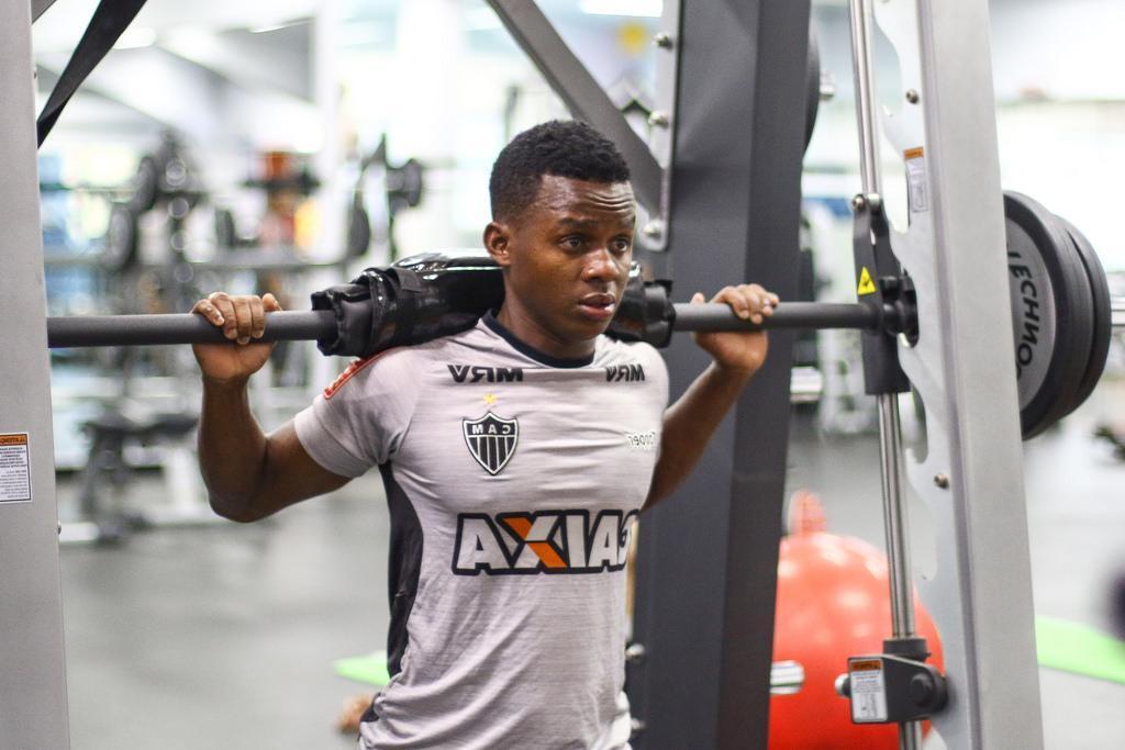 Galo afia pontaria em treino para melhorar nmeros no Brasileiro