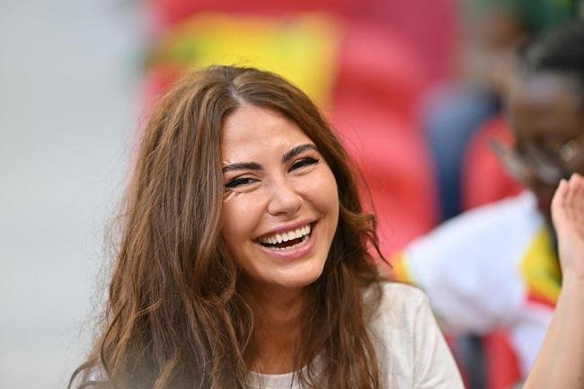 Torcedores de Catar e Senegal nas arquibancadas do Estdio Al Thumama