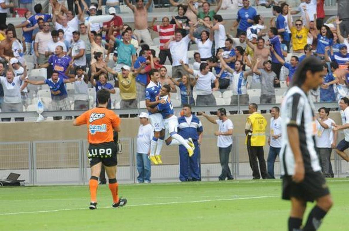 Fotos exclusivas do clssico entre Atltico e Cruzeiro na reabertura do novo Mineiro