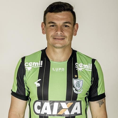 Ruy (meia) - emprestado pelo Coritiba at o fim de 2018
