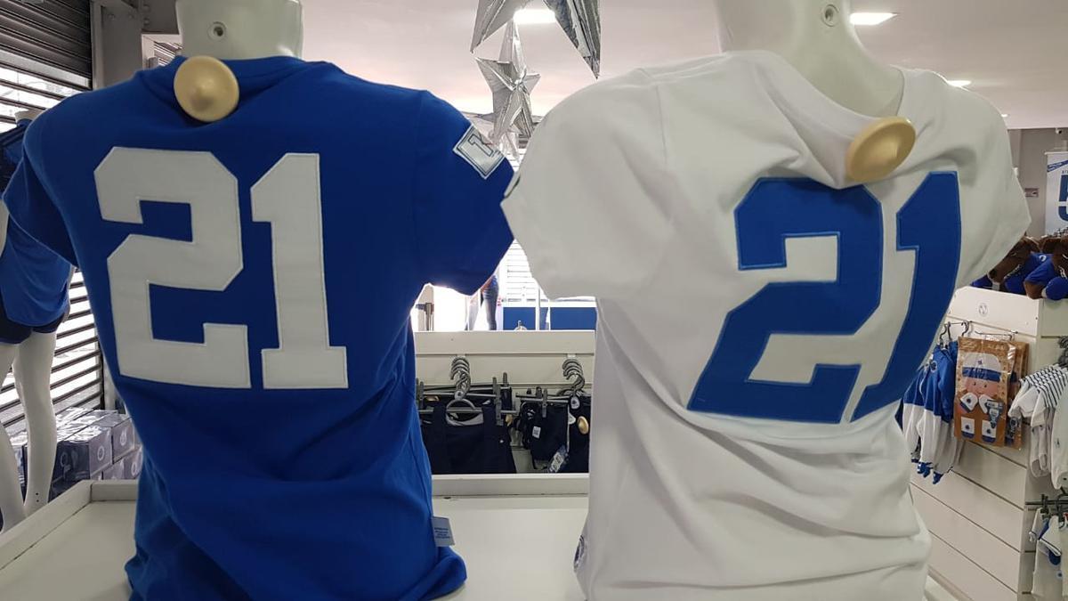 Camisas comemorativas lanadas por marca licenciada pelo Cruzeiro