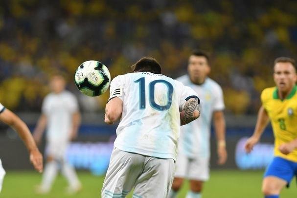 Fotos da vitria do Brasil sobre a Argentina, por 2 a 0, no Mineiro, pela semifinal da Copa Amrica; Gabriel Jesus e Firmino marcaram os gols da seleo em BH