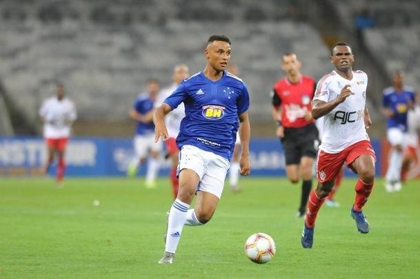 Welinton marcou o segundo gol da vitria do Cruzeiro sobre o Boa Esporte