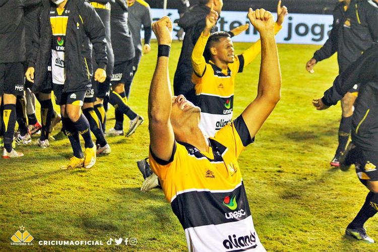 Criciúma - eliminou o América nos pênaltis após dois empaates