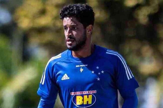 O zagueiro Leo teve diagnstico positivo para COVID-19 em duas ocasies. O primeiro resultado positivo do jogador do Cruzeiro foi em 16 de junho, e o segundo em 25 julho. 