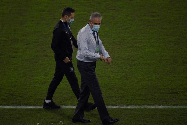 Brasil e Colmbia se enfrentaram no Estdio Nilton Santos, pelo Grupo B da Copa Amrica 