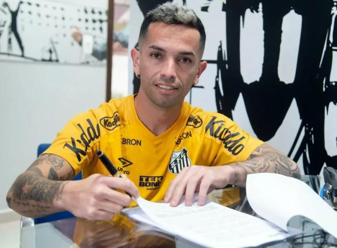 Santos contratou o meia Carabajal