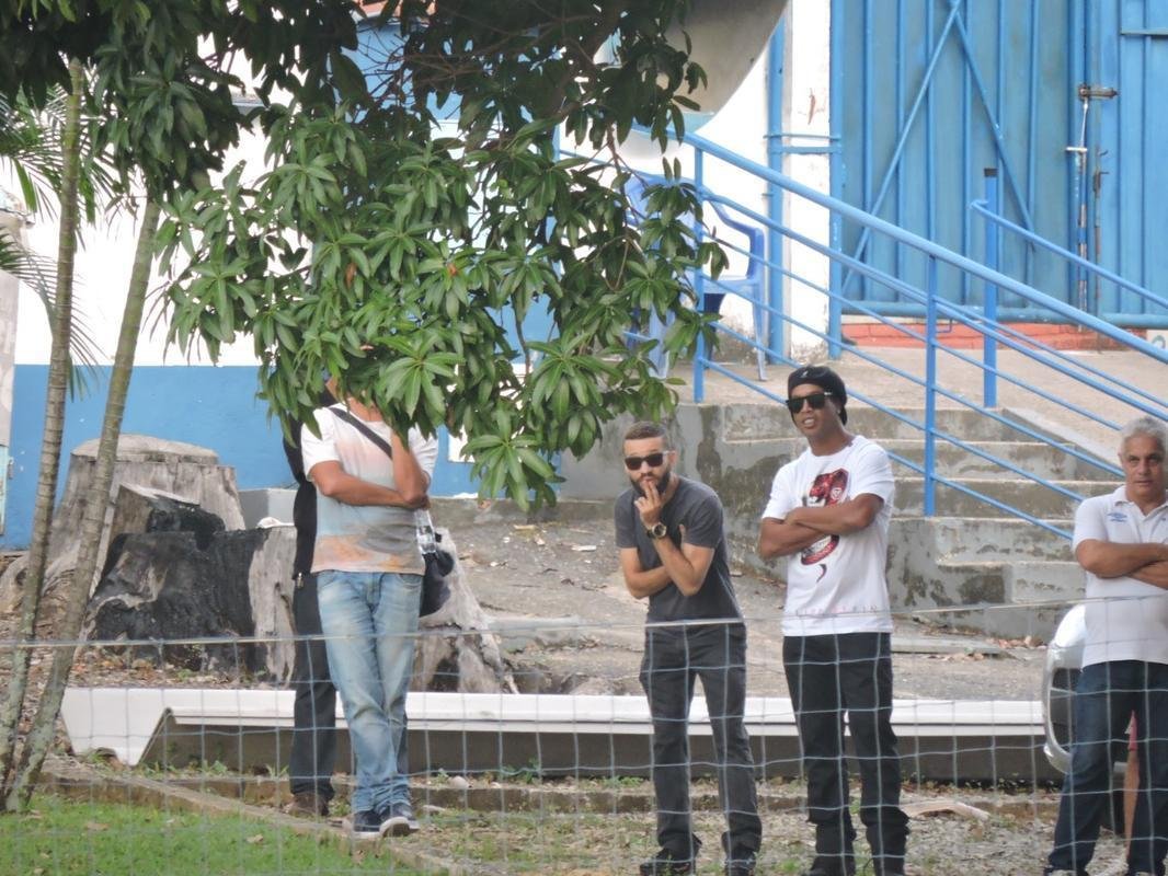 Ronaldinho Gacho observou atentamemte o desempenho do filho na Toca da Raposa I