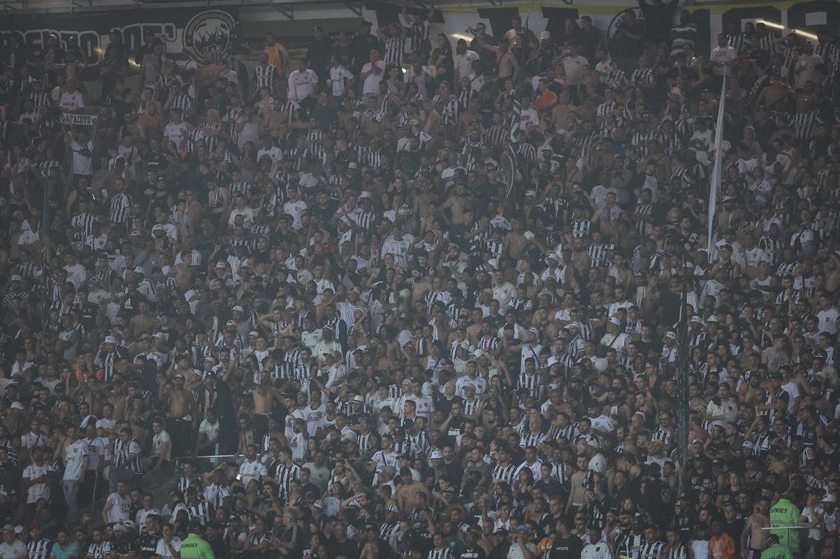 Fotos do jogo de volta das oitavas de final da Copa do Brasil, entre Flamengo e Atltico, no Maracan, no Rio de Janeiro