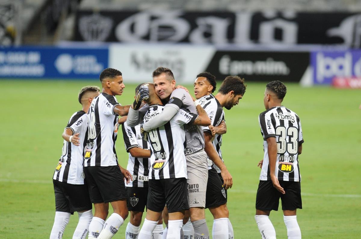 Goleiro foi homenageado na despedida dos gramados