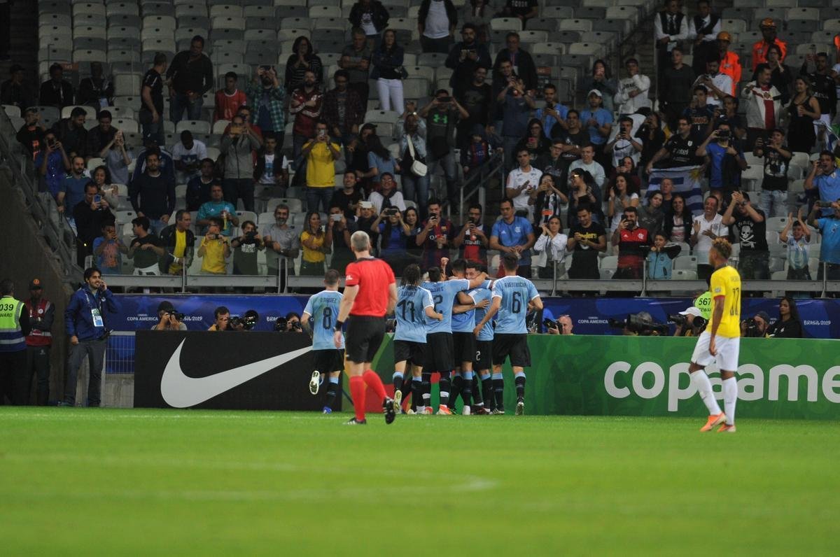Fotos de Uruguai x Equador, no Mineiro