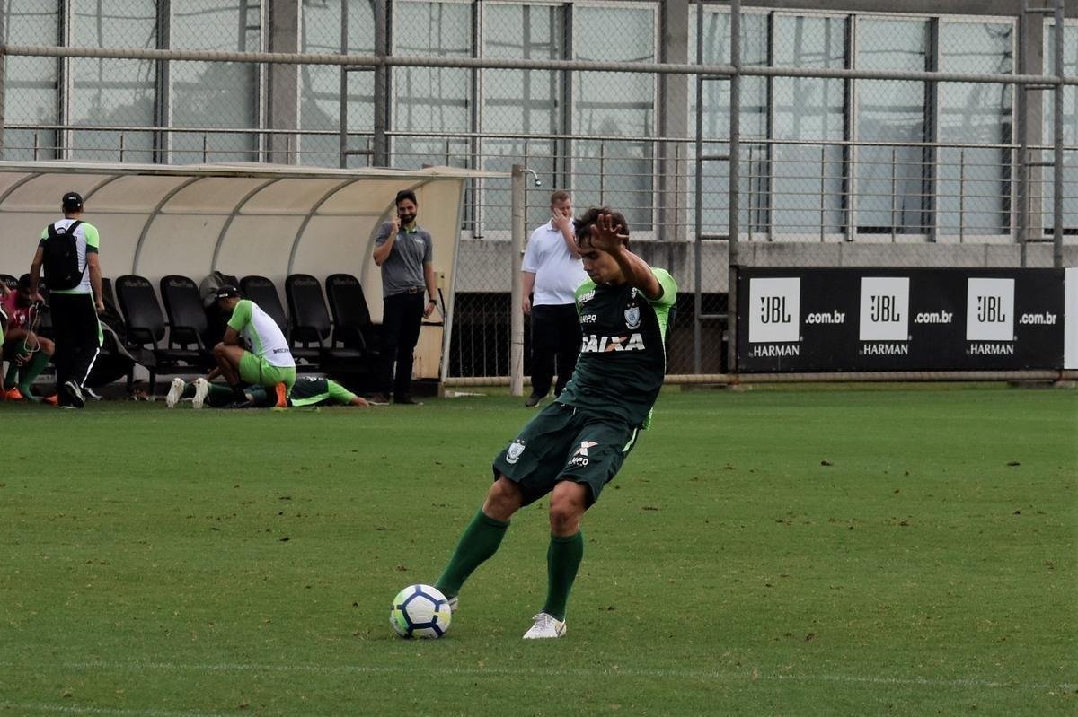 Treino do Amrica no CT do Grmio, em Porto Alegre, antes de 'deciso' contra o Inter pelo Brasileiro