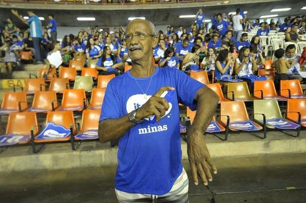 Veja fotos das torcidas na deciso da Superliga Feminina no Mineirinho