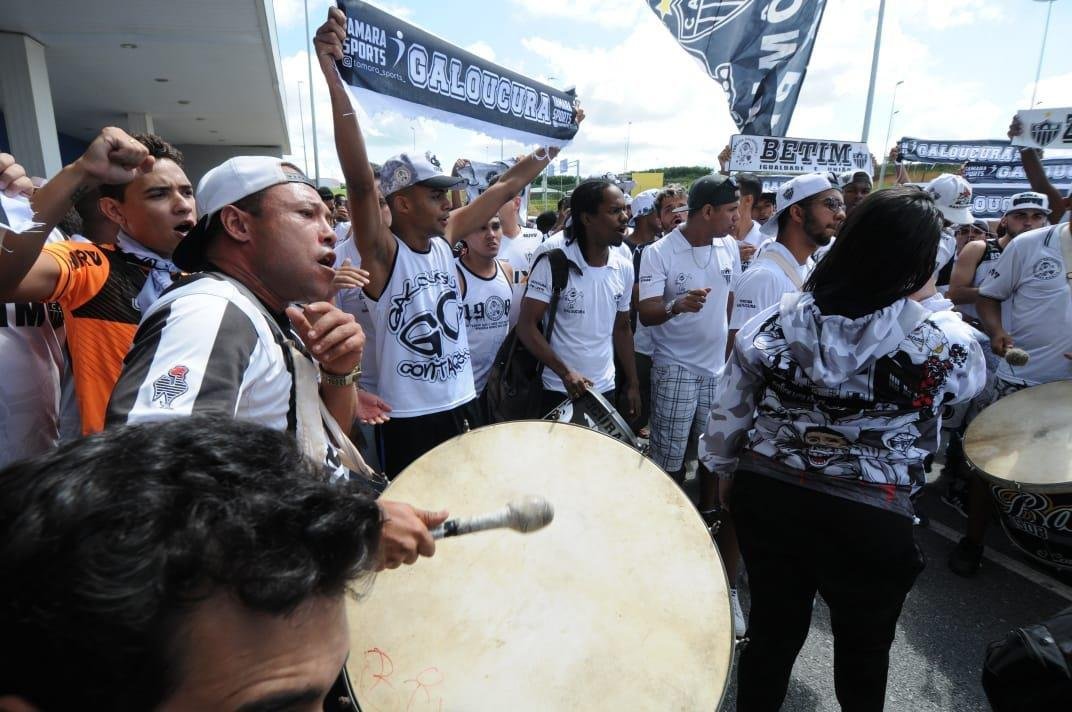 Imagens da chegada de Diego Tardelli