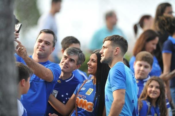 Meia uruguaio De Arrascaeta treinou e est nos planos de Mano para jogo contra o Palmeiras