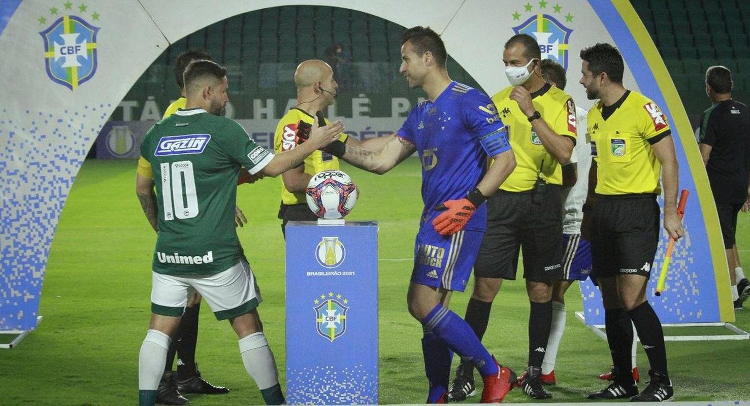 Cruzeiro empatou com Gois no Estdio da Serrinha, em Goinia, pela 22 rodada