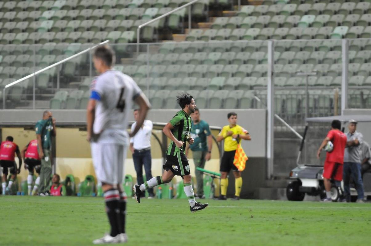 Fotos do jogo entre Amrica e Santa Cruz