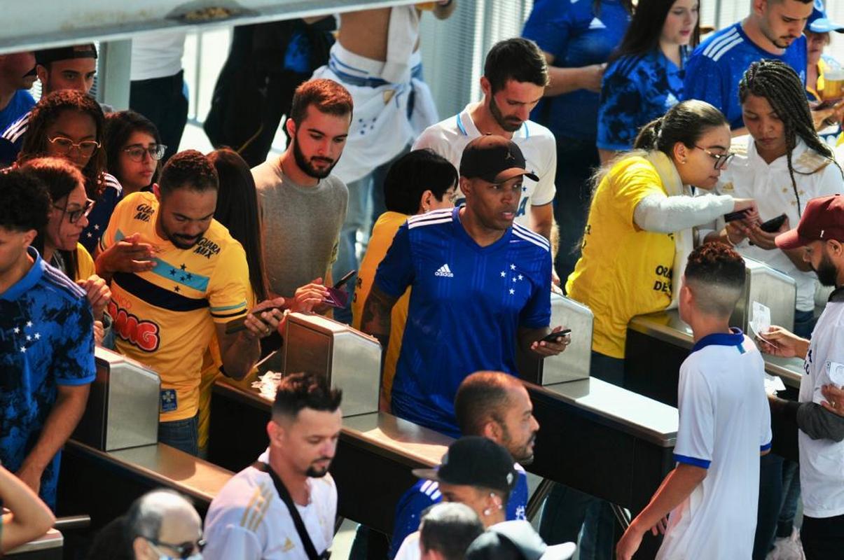 Fotos da torcida do Cruzeiro no jogo contra o Sampaio Corrêa