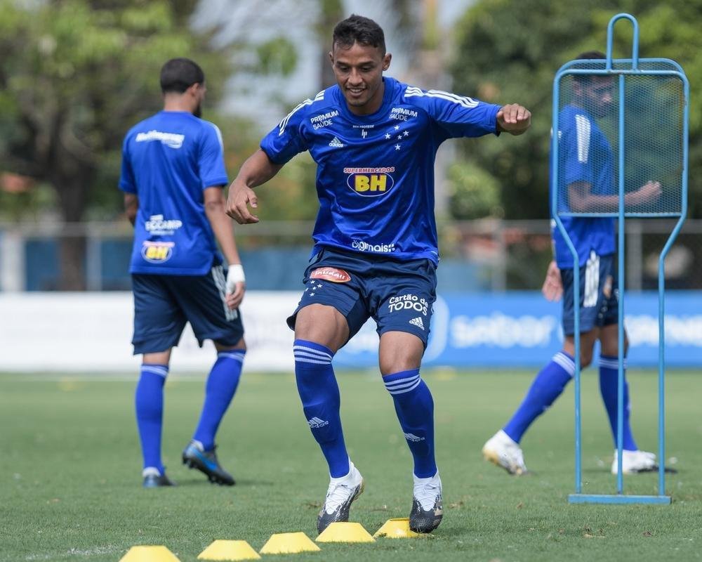 Fotos do primeiro treino de Rafael Sobis na volta ao Cruzeiro, nesta segunda