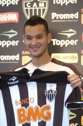 Réver defendeu o Atlético em 177 jogos, com 22 gols marcados