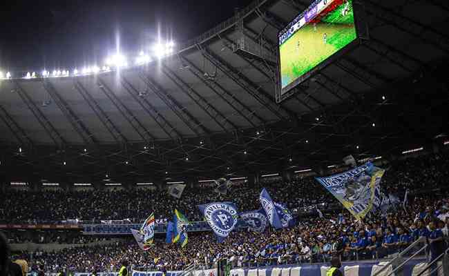 Mais de 42 mil torcedores presenciaram mais uma vitória do Cruzeiro