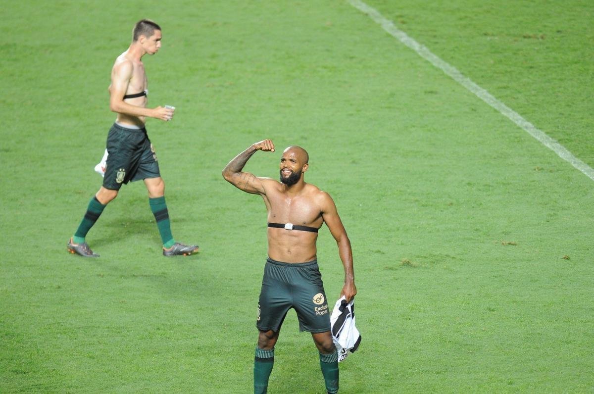 Gol de pnalti de Rodolfo deu ao Amrica o empate por 1 a 1 com o Corinthians e selou a classificao histrica s quartas de final da Copa do Brasil. Veja a festa do tcnico Lisca e dos jogadores no gramado do Independncia