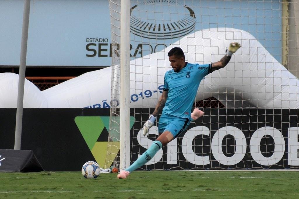 Fotos do empate entre Vila Nova e Amrica