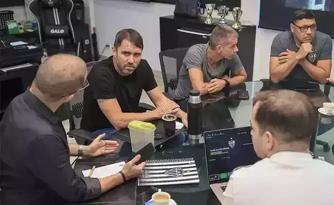 Reuni�o de Coudet, Caetano e o CIGA
