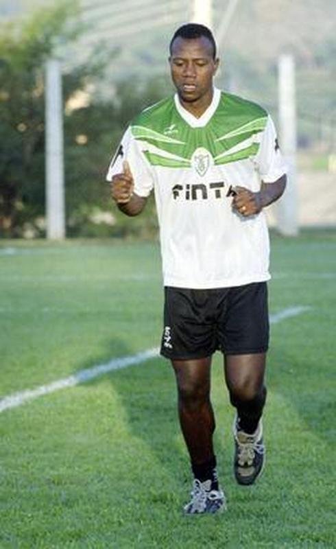 Volante Claudinei, revelado pelo Amrica em 1998, foi assassinado em 2004