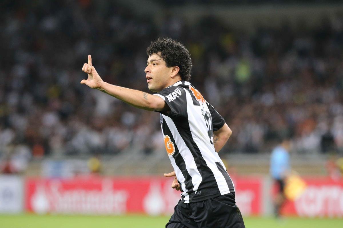 Luan - 304 jogos - Chegou ao Atltico em 2013 e venceu a Copa Libertadores daquele ano. Com a camisa do Galo, tambm foi campeo da Copa do Brasil em 2014. A raa e disposio lhe renderam o apelido de 'Menino Maluquinho'. Em dezembro deste ano, foi vendido ao V-Varen Nagasaki, do Japo.