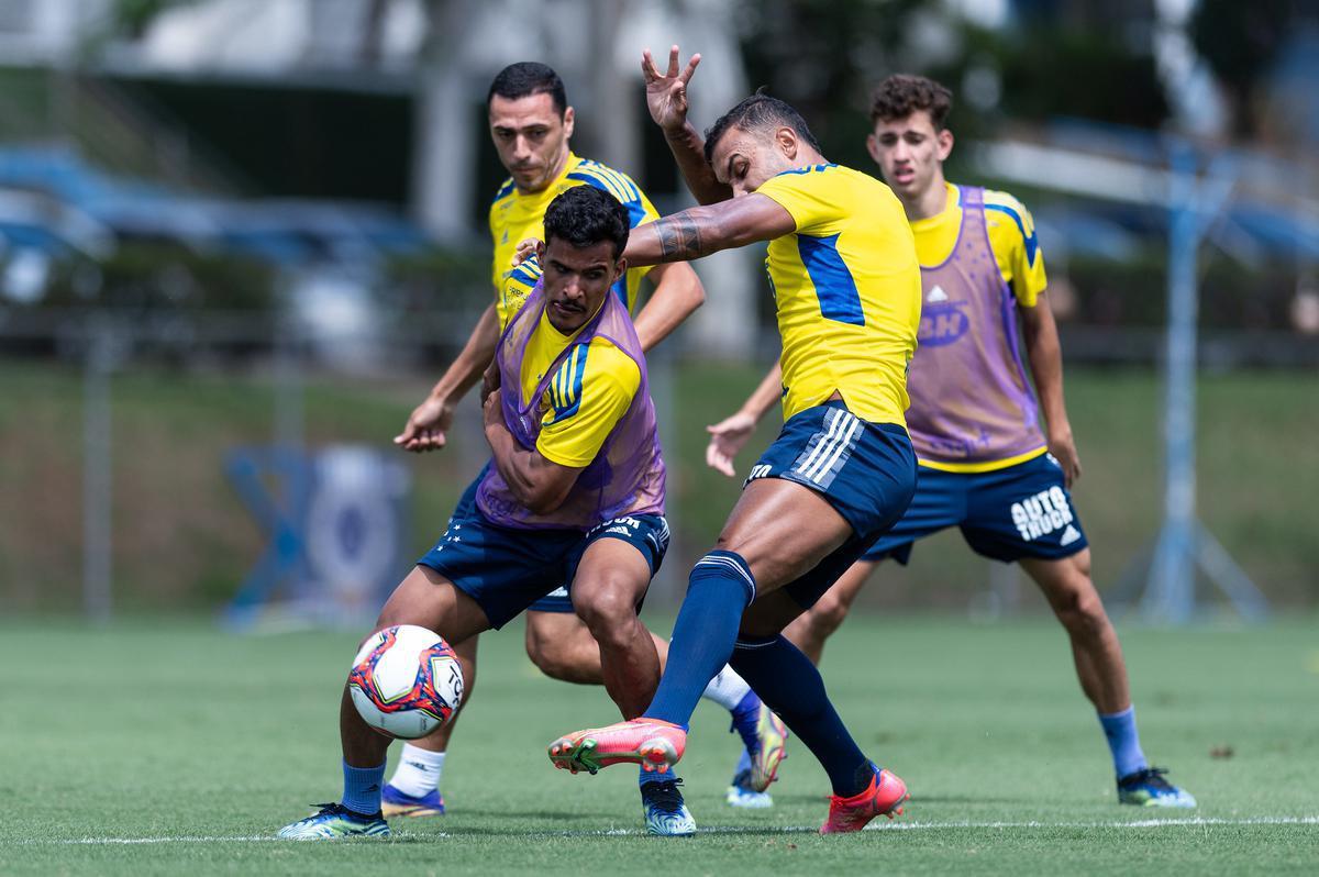 Imagens do último treino do Cruzeiro antes do jogo contra o Coimbra, pelo Campeonato Mineiro