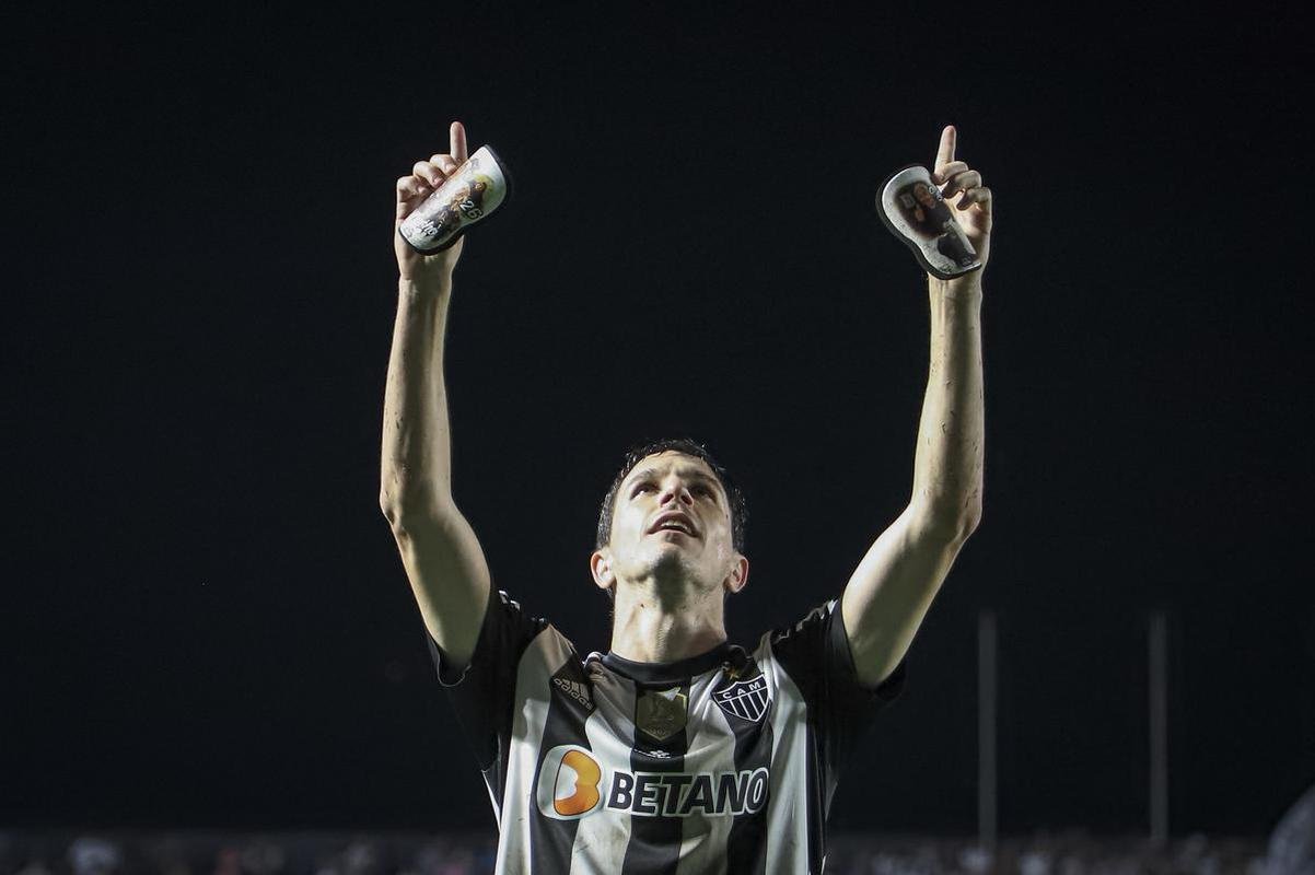 Fotos do jogo entre Santos e Atltico na Vila Belmiro, em Santos, pela 30 rodada do Campeonato Brasileiro