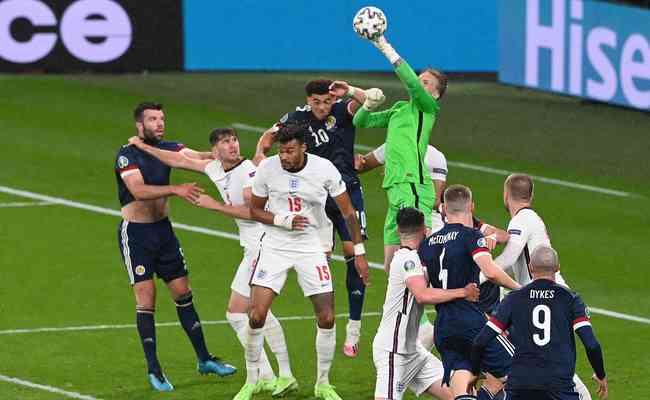 Em jogo equilibrado, Inglaterra empata sem gols com a Esccia na Eurocopa