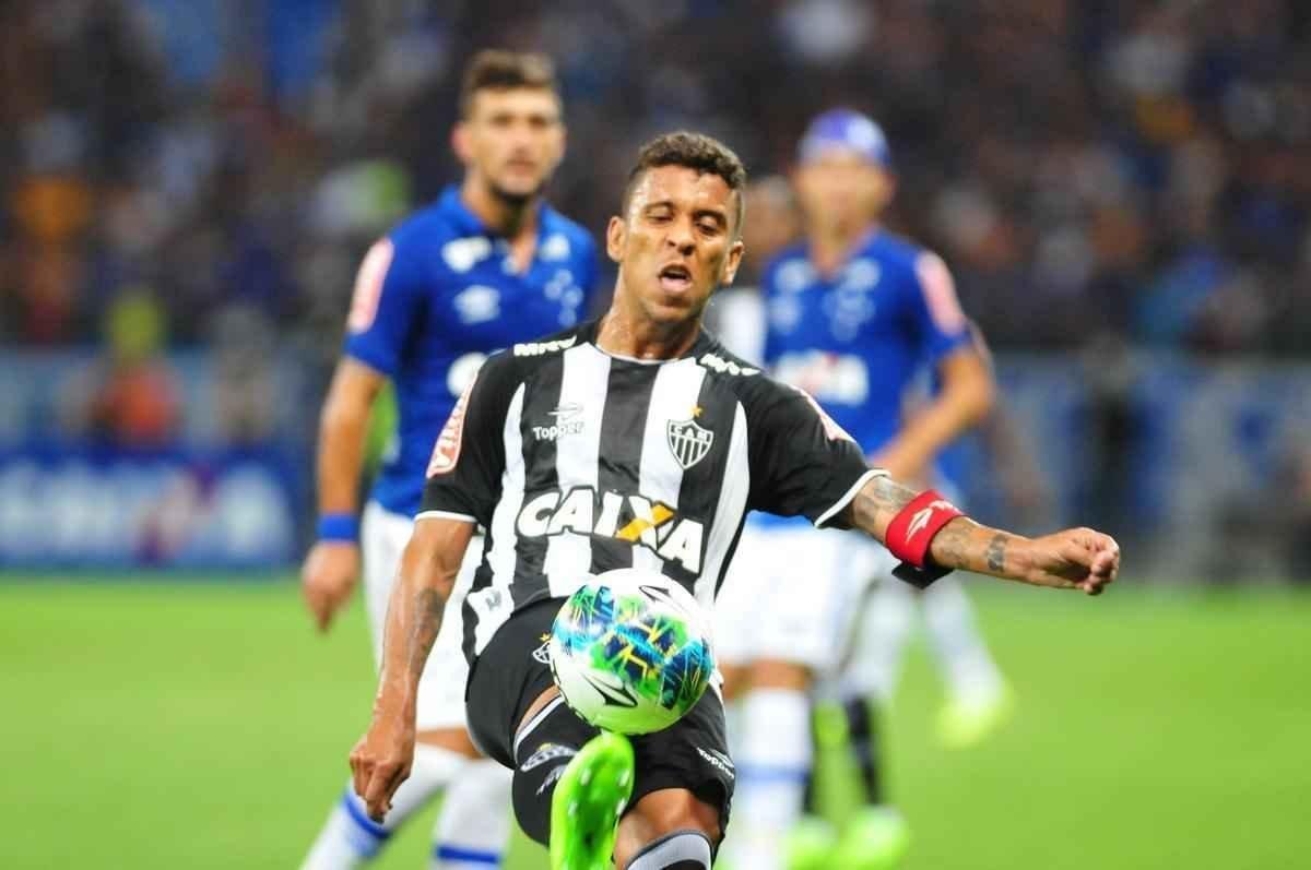 Imagens do segundo tempo do clssico vencido pelo Cruzeiro por 1 a 0