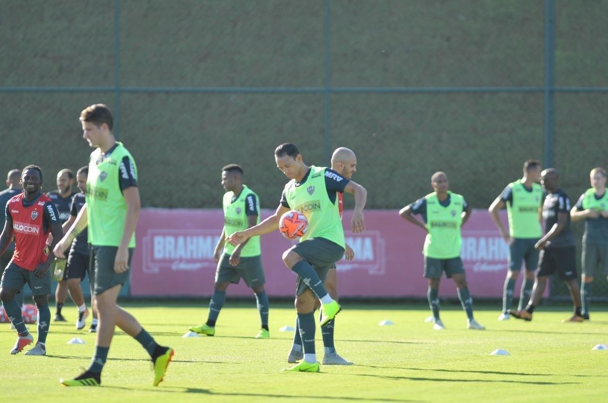 No dia da apresentao de Rver, outro zagueiro tambm chamou ateno: Igor Rabello, que foi a campo pela primeira vez