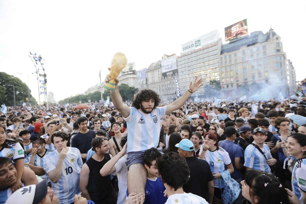 Classificao para a final do Mundial levou uma multido s ruas de Buenos Aires para festejar