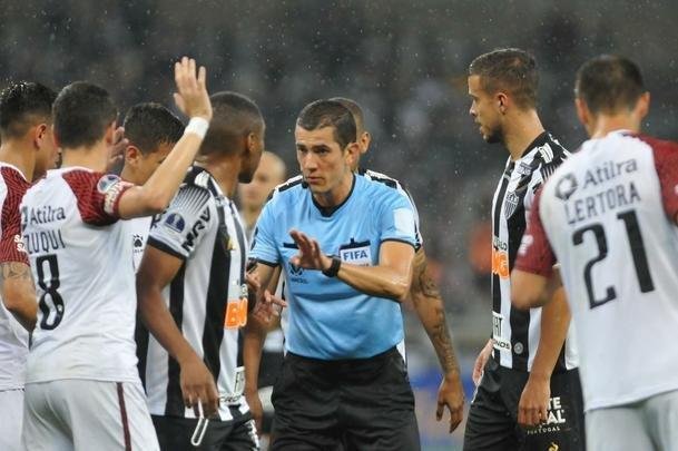Fotos do primeiro tempo do jogo entre Atltico e Coln, no Mineiro, pela semifinal da Copa Sul-Americana