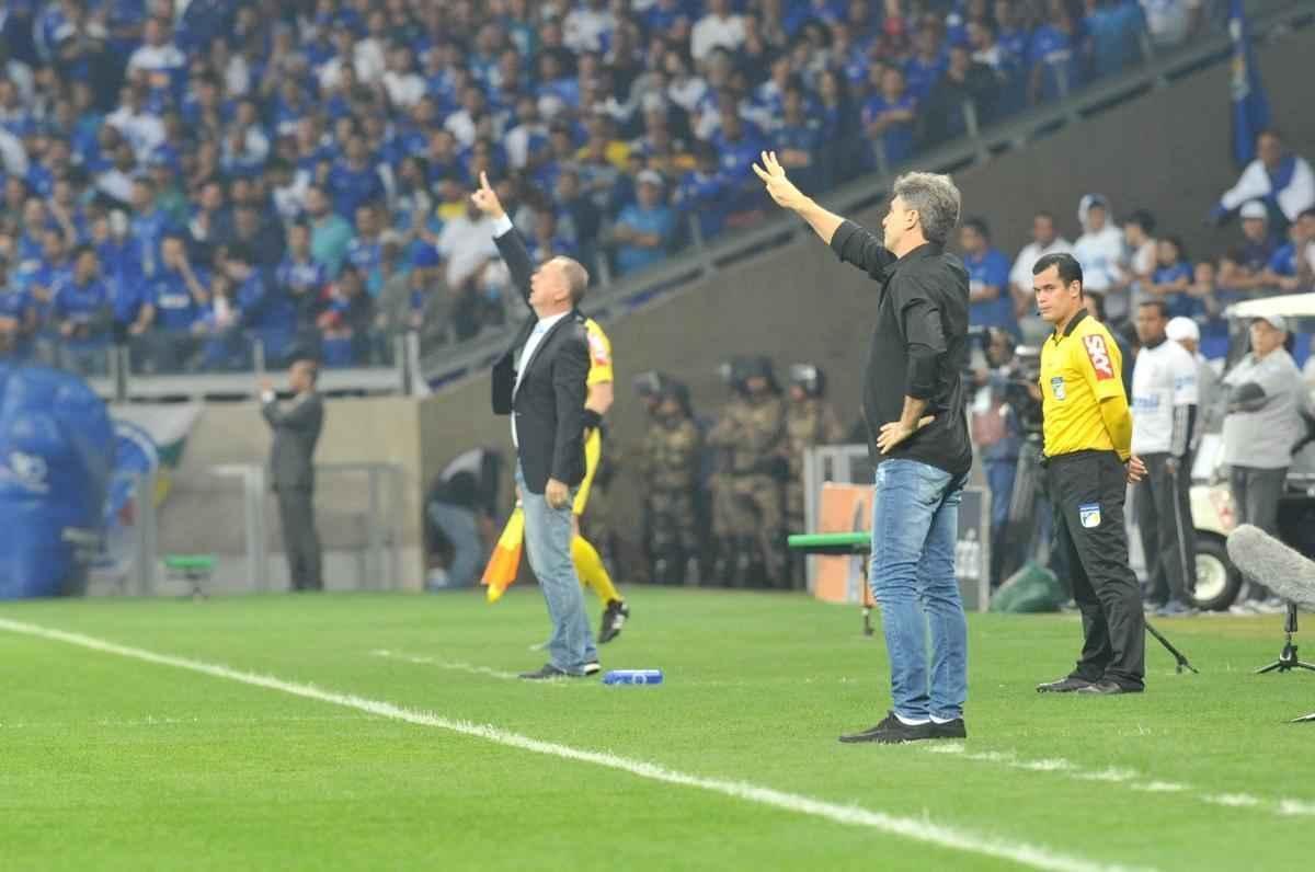 Fotos do primeiro duelo do duelo entre Cruzeiro e Grmio, no Mineiro, pela semifinal da Copa do Brasil