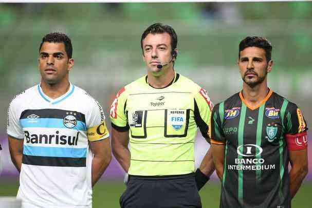 Lance do jogo entre Amrica e Grmio, no Independncia, pelo Campeonato Brasileiro