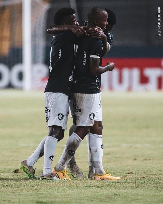 Fotos do jogo entre Remo e Cruzeiro, no Estdio Baeno, em Belm, pela 13 rodada da Srie B do Campeonato Brasileiro