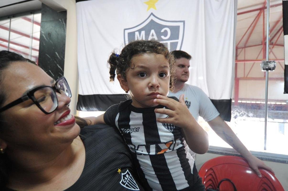 GaloCuia, nesse sbado (19), reuniu dezenas de atleticanos em 'concentrao' para a Supercopa do Brasil contra o Flamengo. As equipes se enfrentam no domingo, na Arena Pantanal, em busca do primeiro trofu da temporada 2022.