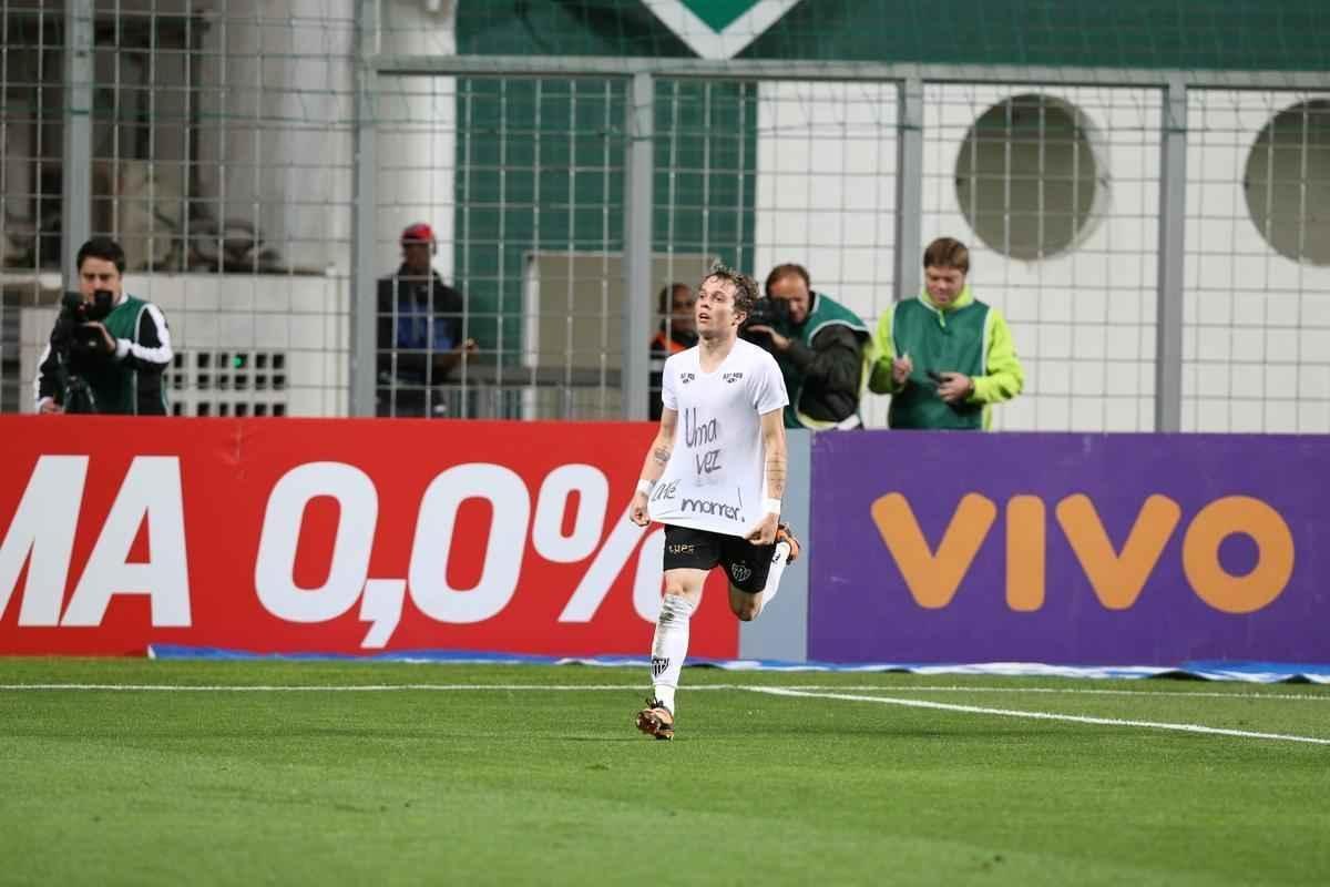 Uma semana aps o ttulo da Libertadores, Bernard fez seu ltimo jogo pelo Atltico. O meia-atacante disputou 100 partidas e marcou 22 gols. Os 25 milhes de euros da venda do jogador ao Shakhtar Donetsk desenrolaram uma srie de problemas no clube, que no recebeu a quantia por causa de dvidas com a Unio