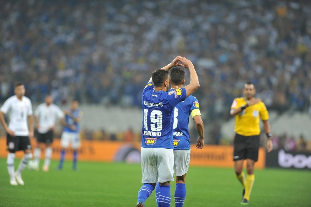 No jogo de volta, nesta quarta-feira (17/10), o Cruzeiro ficou em desvantagem na posse de bola (70% a 30%), mas conseguiu criar mais oportunidades que o Corinthians (13 a 10) e venceu por 2 a 1. Os gols celestes foram anotados por Robinho e Arrascaeta. Jadson converteu cobrana de pnalti para o Timo.